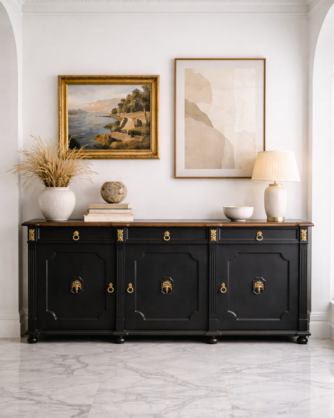 μαύρος κλασικός μπουφές με χρυσές λεπτομέρειες