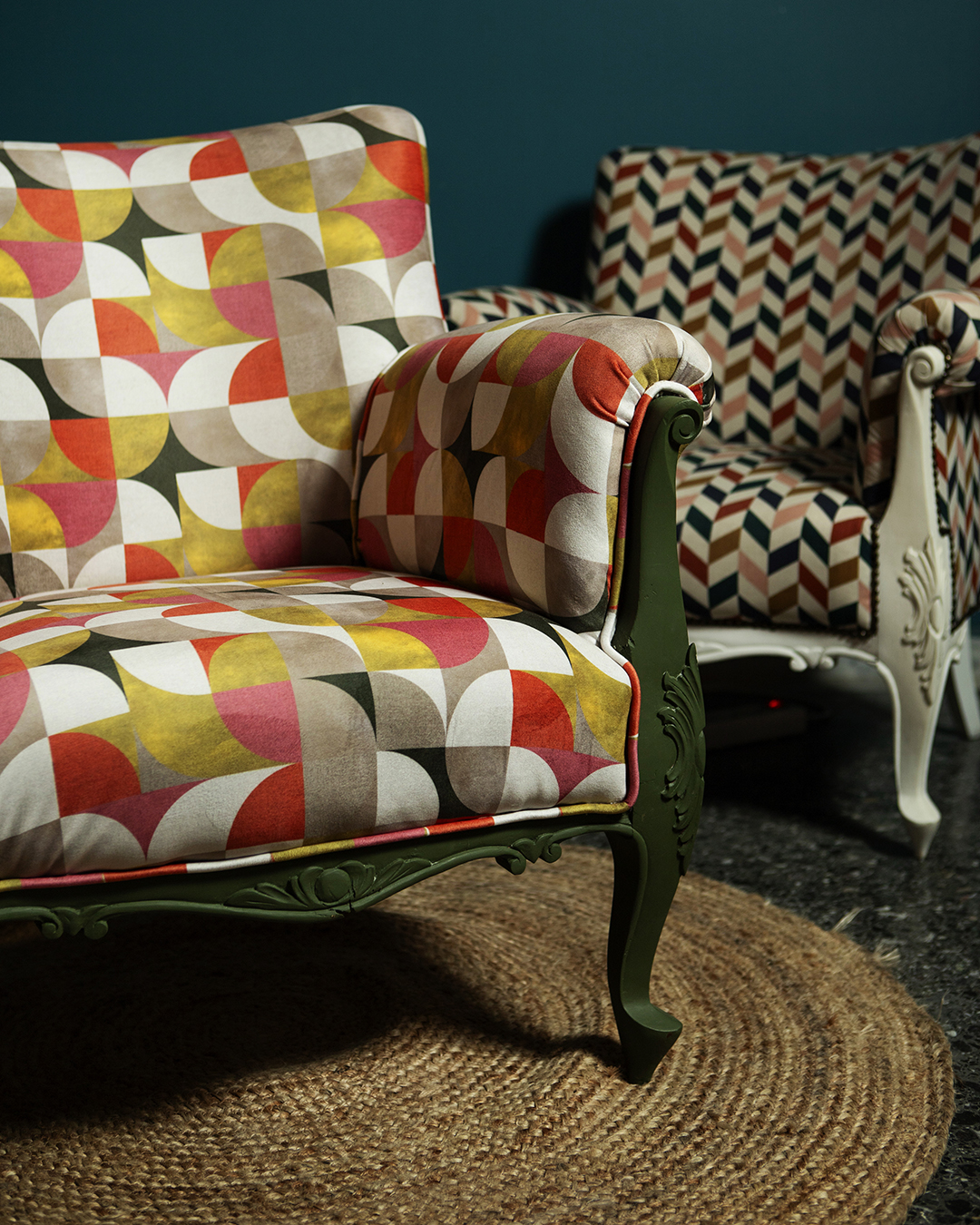 IMG_8880 κλασική πολυθρόνα με μοντέρνα υφασμάτινη επένδυση